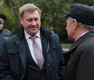 Ветераны попросили Анатолия Локтя остаться на посту мэра Новосибирска