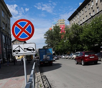 Парковка запрещена: лишний транспорт убирают с Красного проспекта