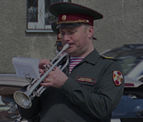 Концерты во дворах ветеранов устраивают в Новосибирске