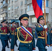 Парад для 101-летней участницы войны устроили курсанты в Новосибирске