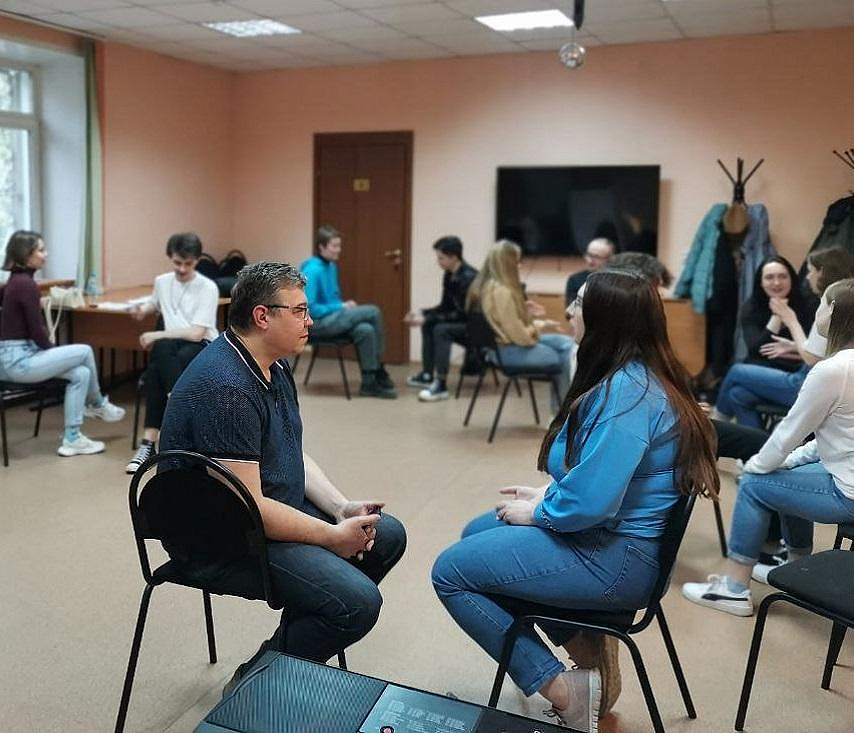 Новосибирские психологи продолжают учить молодёжь знакомиться без тиндера