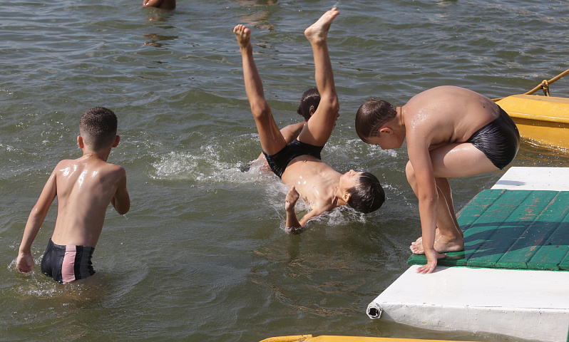Лето близко: новосибирцев просят напомнить детям правила поведения у воды