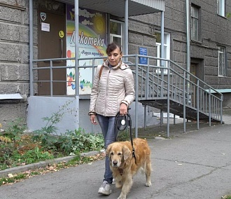 Незрячую женщину с собакой не пустили в магазин в Новосибирске