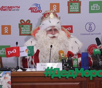 Мороженым угостили Деда Мороза в Новосибирске