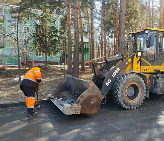 Питьевой водой без шампуня моют улицы Новосибирска после зимы