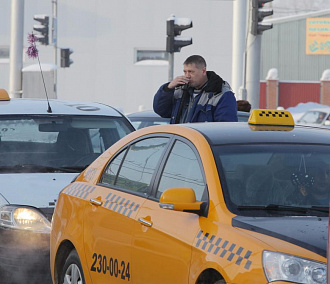 Знаки «Безопасное такси» выдали в Новосибирске