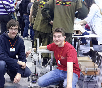 Новосибирские студенты учат роботов искать розетки