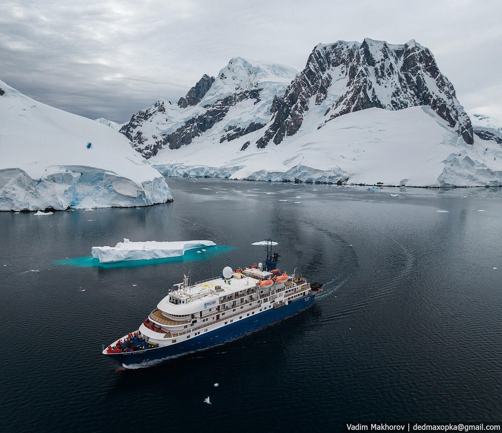 Известный новосибирский фотограф встретил Новый год у берегов Антарктиды