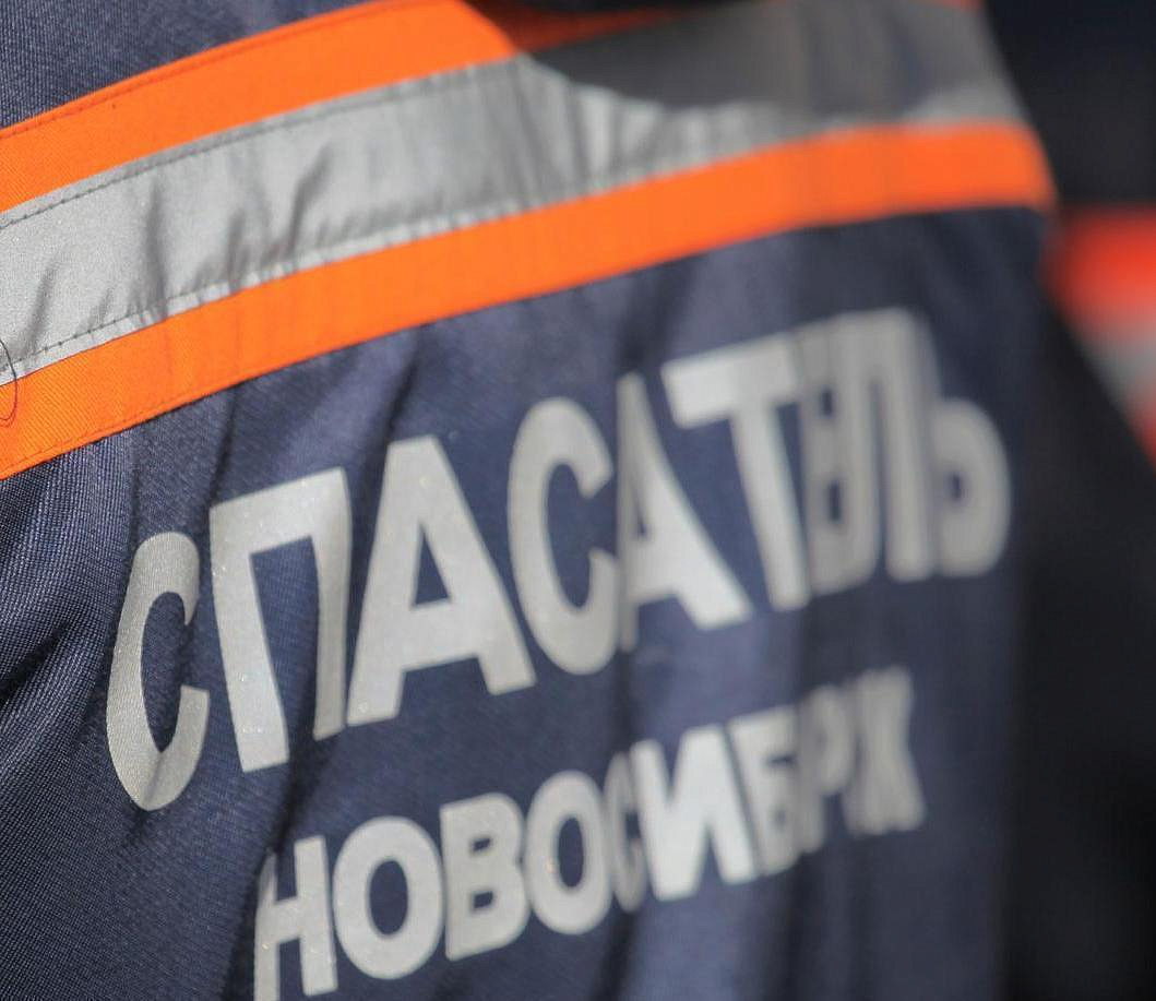 Новосибирские спасатели предупредили рыбаков об опасности тонкого льда