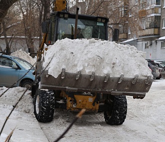 Локоть призвал новосибирцев жаловаться на заваленные снегом дворы