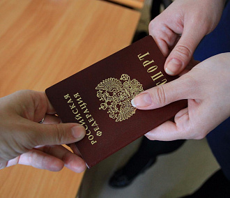 20 мигрантов получили гражданство в Новосибирске