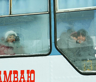 Отмороженные новосибирцы делают фото ресниц и льют кипяток на снег