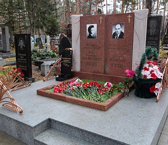 Мемориал Анне Покидченко открыли на Заельцовском кладбище