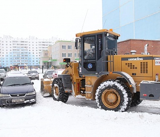 Новосибирцы благодарят мэра Локтя за уборку снега во дворах